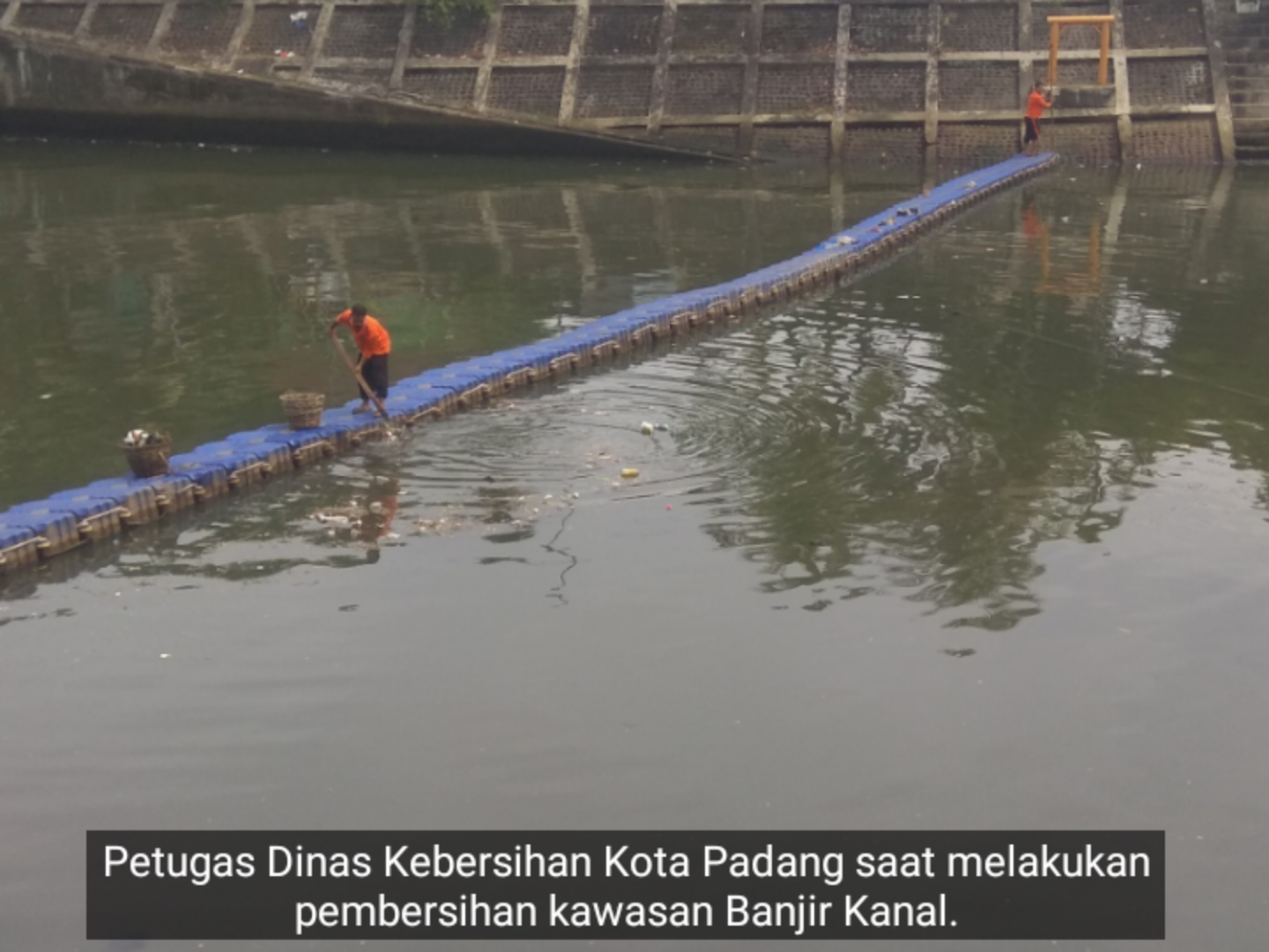 Baliho Larangan Tak Mempan Warga Masih Buang Sampah Di Banda Bakali