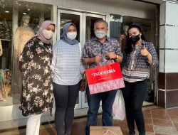 Kembali ke Pekanbaru, Dr Aqua Dwipayana Penuhi Undangan Pemilik Toko Indonesia Exclusive Textile Arnes Azwar