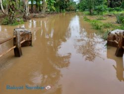 Sungai Sopan Meluap,17 Rumah Hanyut Terbawa Arus