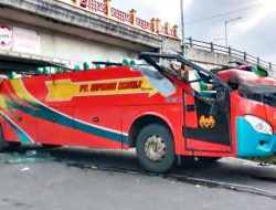 Bus Hantam Fly Over Padangpanjang, 16 Penumpang Luka-luka