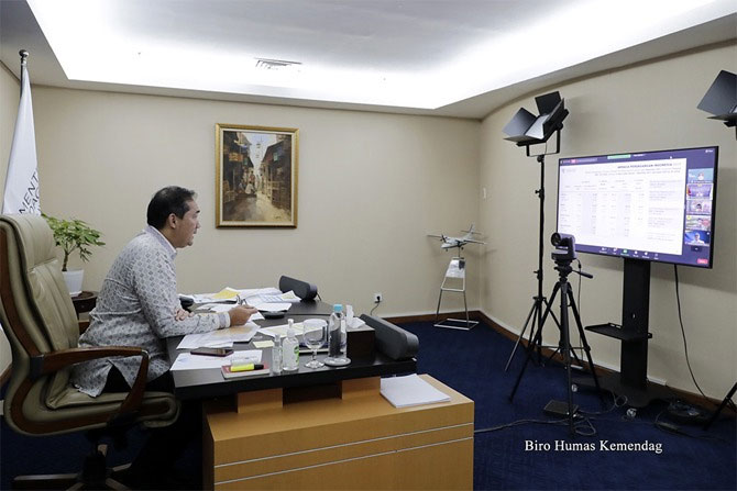 Menteri Perdagangan, Muhammad Lutfi menggelar Konferensi Pers terkait Kebijakan Minyak Goreng Satu Harga secara virtual di Jakarta, Selasa (18 Januari 2022).
