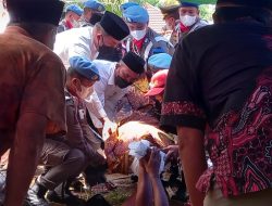 Derai Air Mata Warnai Pemakaman Wakil Bupati Dharmasraya