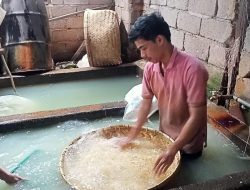 Harga Kedelai Melejit, Produsen Tempe di Padang Tetap Produksi