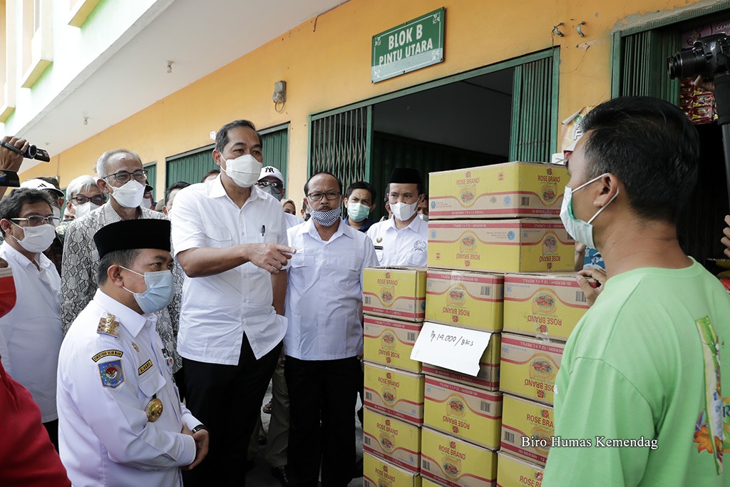 Mendag mengancam akan menindak tegas pelaku penimbunan minyak goreng.