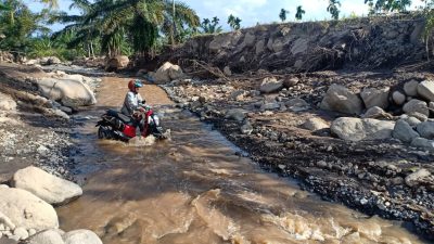 jembatan hancur karena galodo di pasaman