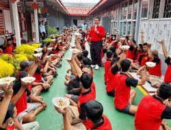 Usai Senam Bersama, Kepala Rupajang Ajak WBP Makan Siomay dan Batagor