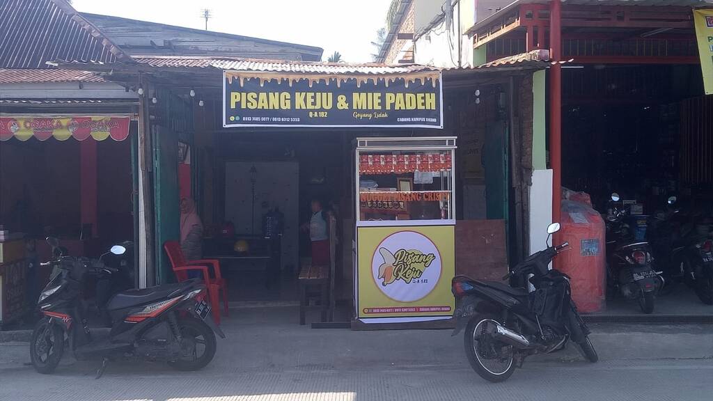 Outlet baru Mie Padeh dan Pisang Keju di Balai Baru, Kecamatan Kuranji, Kota Padang.