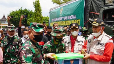 Kepala BNPB MayjenTNI Suharyanto saat meninjau Nagari Malampah