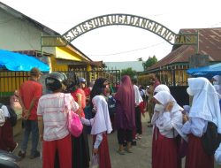 Orang Tua Siswa Kecewa: Belum Vaksin, Siswa Disuruh Pulang