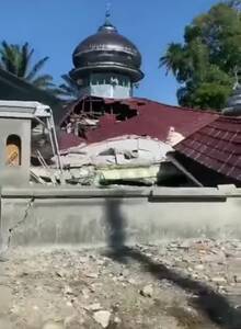 Gempa Akibatkan Sebuah Masjid di Kajai Pasaman Barat Roboh