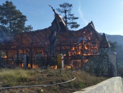 Gedung Balai-balai Adat Nagari Aia Batumbuk Ludes Terbakar