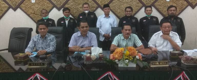 Perwakilan anak Nagari Pauh V Kota Padang saat menemui anggota DPRD Padang
