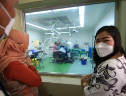 WOM Finance Gelar Operasi Katarak Gratis
