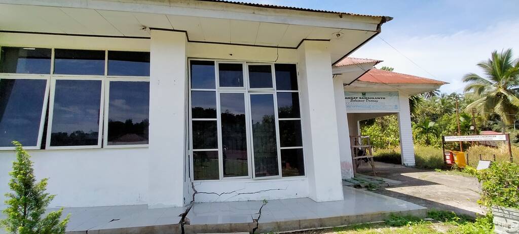 Kantor Bapenda Sumbar di Sawahlunto terancam roboh.