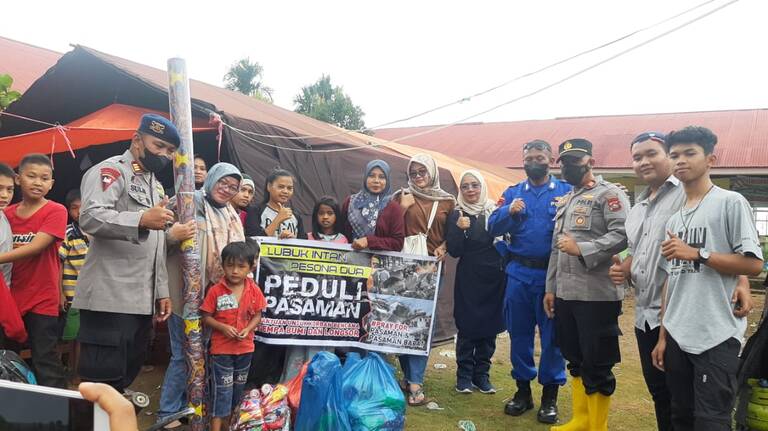 Bantuan warga Komplek Perumahan Lubuk Intan dan Pesona II untuk korban gempa di Malampah.