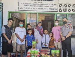 Kompol Albert Zai Serahkan Sembako ke Panti Asuhan di Padang