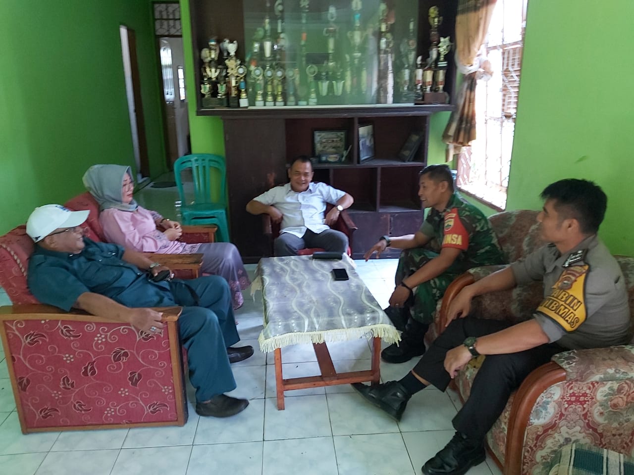 Anggota Koramil 02 Padang Timur, Serka Joni Harnijon, melakukan Komsos ke PGAI Sumbar.
