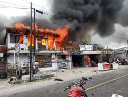 Mobil Damkar Telat Datang, Ruko dan Bengkel Hangus Terbakar di Solok