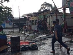 Angin Kencang Porakporandakan Sejumlah Rumah di Dharmasraya