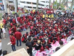 Mahasiswa Bukittinggi Gelar Aksi Protes, Sampaikan 4 Tuntutan
