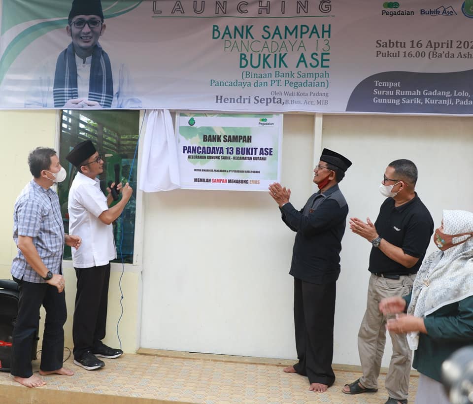 Walikota Padang Hendri Septa meresmikan Bank Sampah Panca Daya 13 Bukik Ase