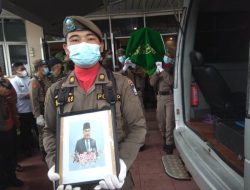 Hujan Warnai Pemakaman Anggota DPRD Padang, Azwar Siry
