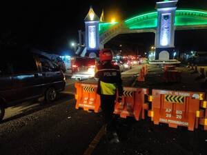 Ratusan kendaraan terjebak macet di gerbang Kota Padangpanjang