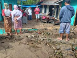 Banjir Rusak Puluhan Rumah di Pasaman