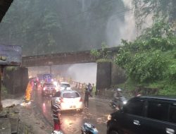 Air Terjun Lembah Anai Kembali Meluap, Ganggu Arus Lalulintas Padang-Bukittinggi