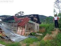 Rumah Warga Rusak Akibat Diterjang Angin Kencang