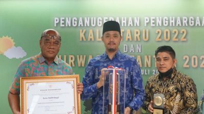 Walikota dan Ketua DPRD Bukittinggi Terima Anugrah Nirwasita Tantra 2021