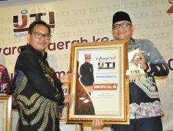 IJTI Sumbar Berikan Penghargaan pada Walikota Padang