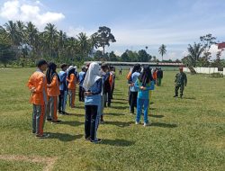 Personel Koramil 06 dan Polsek Guguk Genjot Latihan Paskibra Kecamatan
