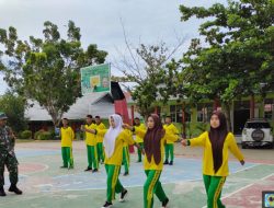 Anggota Koramil 05/Lubuk Alung Latih Anggota Paskibra Kecamatan Sintoga