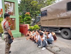 Cegah Tawuran, Satpol PP Padang Tertibkan 12 Pelajar