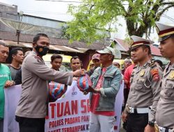 Terdampak Kenaikan BBM, Polres Padangpanjang Salurkan 250 Paket Bansos