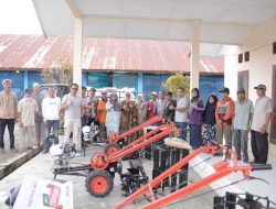 14 Poktan Terima 2.350 Kg Benih Padi dan Tiga Alsintan