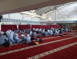 108 Siswa SMAN 10 Padang Terpaksa Belajar di Masjid