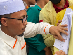 Tolak Kenaikan Harga BBM, BEM Sumbar Orasi di Gedung DPRD Sumbar