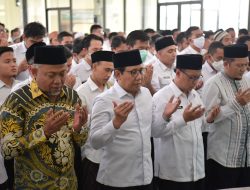 Gus Halim Bersama Pegawai Kemendes Gelar Salat Ghaib untuk Korban Kanjuruhan Malang