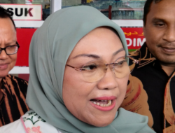 Menaker Ida Fauziyah Pastikan BSU Diterima Pekerja di Padang