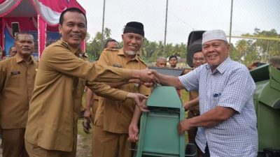 13 Gapoktan Kota Pariaman Terima Bantuan Alsintan