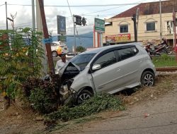 Lagi, “Mak Itam” Makan Korban, Minibus Ringsek, Untung tak Ada Korban Jiwa