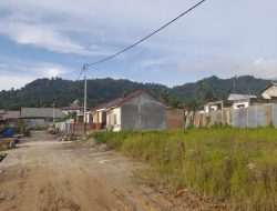 Akses Jalan 30 Rumah Warga Tertutup Pagar Seng Perumahan