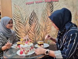 Jelang Imlek, Kue Lato-lato Laris Manis