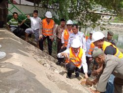 Kubus Apung Dipasang di Batang Arau