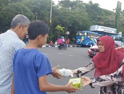 Berkah Ramadan, IKWI Sumbar Berbagi Takjil
