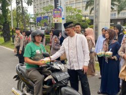 Ditintelkam, Ditpamobvit, dan PHRI Bagikan 500 Takjil ke Pengendara