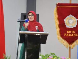 Hadir di Peringatan Hari Kartini, Istri Wawako Padang Kenalkan Diri