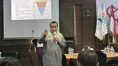 Firdaus Abie Berbagi Ilmu Jurnalistik di Rapat Kerja SP-BNI Wilayah Padang